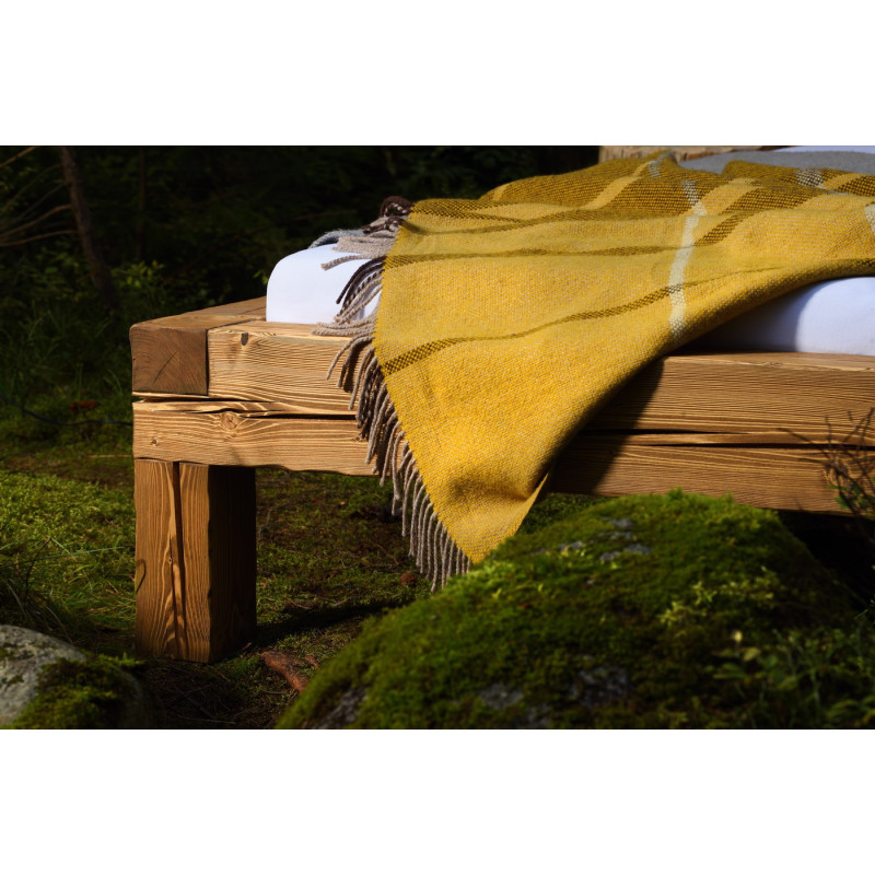 Luxusná rustikálna posteľ JANIS zo smrekového dreva | postelerosty.sk