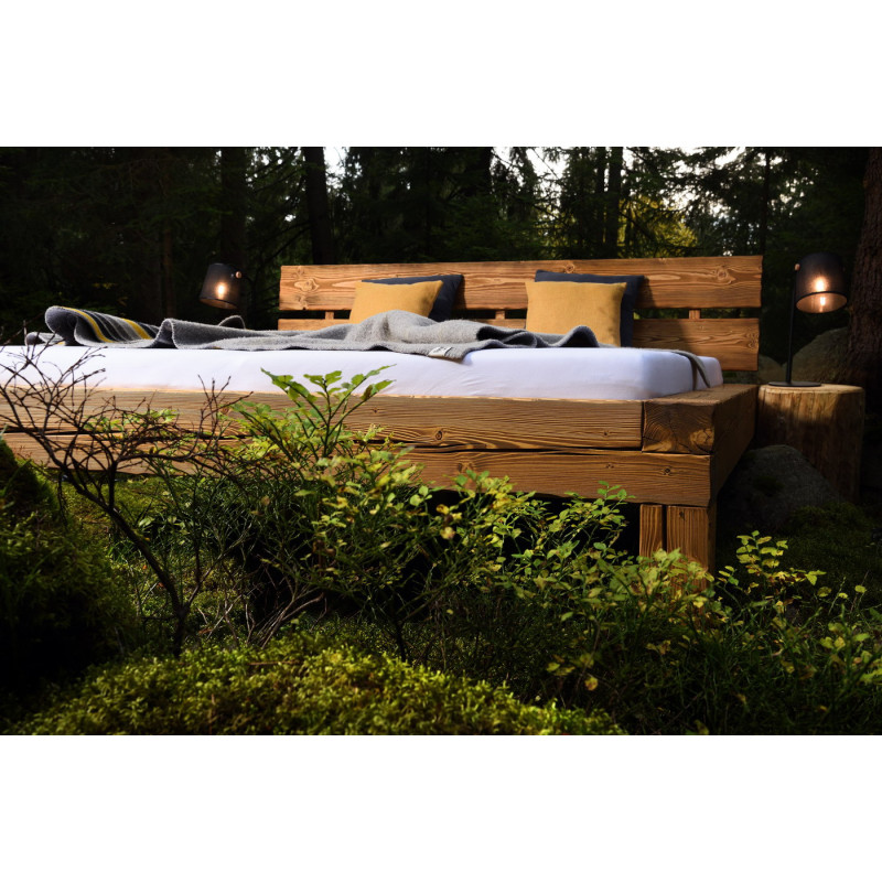 Luxusná rustikálna posteľ JANIS zo smrekového dreva | postelerosty.sk